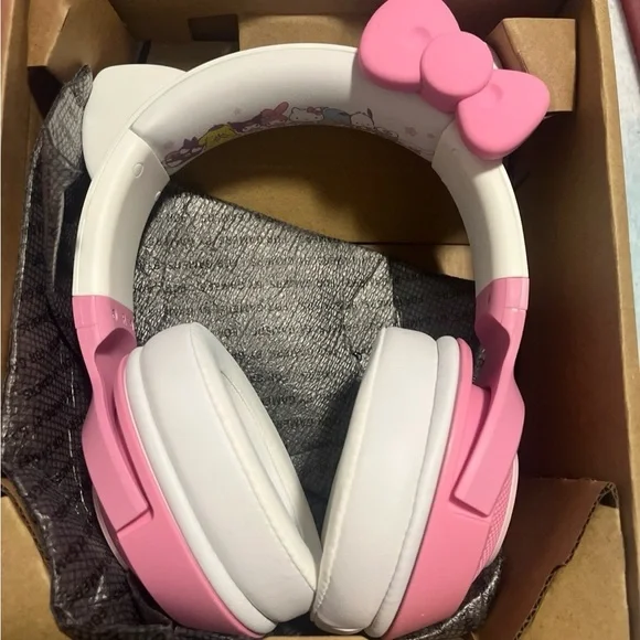 Razer Pink and White Over-Ear Gaming Headphones